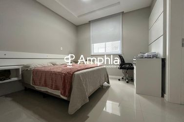 Apartamento &agrave; venda - 144m&sup2; - Meia Praia