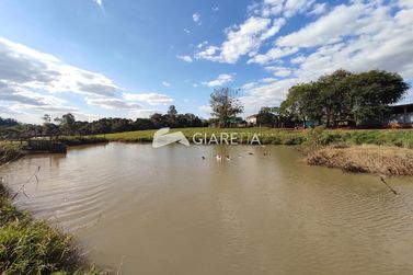 Ch&aacute;cara &agrave; venda - 920m&sup2; - ZONA RURAL
