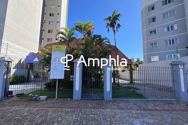 Casa &agrave; venda - 631m&sup2; - Centro