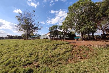 Ch&aacute;cara &agrave; venda - 920m&sup2; - ZONA RURAL