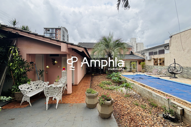 Casa &agrave; venda - 369m&sup2; - Centro