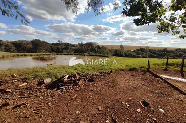 Ch&aacute;cara &agrave; venda - 920m&sup2; - ZONA RURAL
