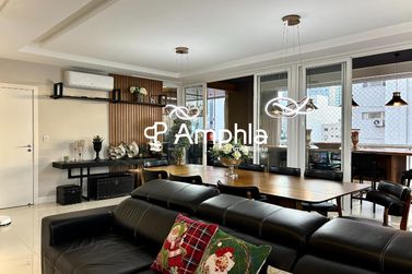 Apartamento &agrave; venda - 231m&sup2; - Centro