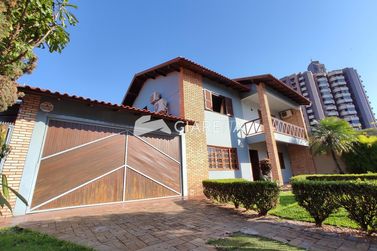 Sobrado &agrave; venda - 246m&sup2; - CENTRO