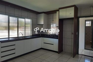 Casa &agrave; venda - 200m&sup2; - Centro