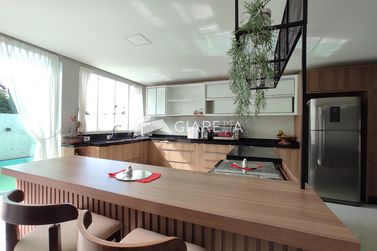 Sobrado &agrave; venda - 225m&sup2; - CENTRO