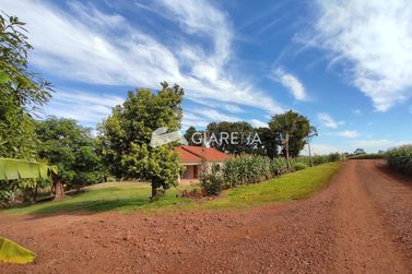 S&iacute;tio &agrave; venda - 180m&sup2; - DEZ DE MAIO