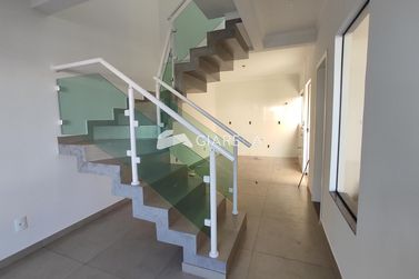 Sobrado &agrave; venda - 102m&sup2; - JARDIM S&Atilde;O FRANCISCO