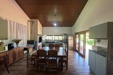 Ch&aacute;cara &agrave; venda - 160m&sup2; - ZONA RURAL
