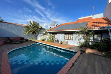 Casa para alugar - 341m&sup2; - JARDIM LA SALLE