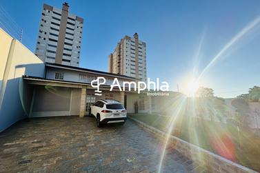 Casa &agrave; venda - 369m&sup2; - Centro