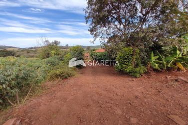 S&iacute;tio &agrave; venda - 180m&sup2; - DEZ DE MAIO