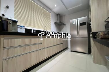 Apartamento &agrave; venda - 144m&sup2; - Meia Praia