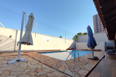 Sobrado &agrave; venda - 246m&sup2; - CENTRO