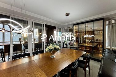 Apartamento &agrave; venda - 231m&sup2; - Centro
