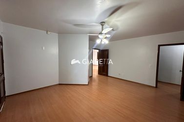 Casa &agrave; venda - 300m&sup2; - CENTRO