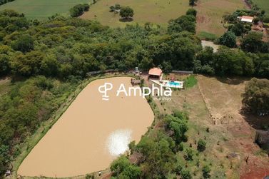 Ch&aacute;cara &agrave; venda - 70180m&sup2; - Centro
