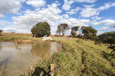 Ch&aacute;cara &agrave; venda - 920m&sup2; - ZONA RURAL