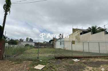 Terreno &agrave; venda - 660m&sup2; - Centro