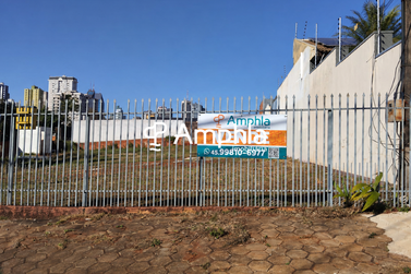 Terreno &agrave; venda - 660m&sup2; - Centro