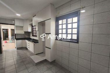 Sobrado &agrave; venda - 317m&sup2; - Recanto Tropical