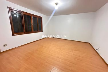 Casa &agrave; venda - 300m&sup2; - CENTRO