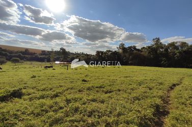 Ch&aacute;cara &agrave; venda - 920m&sup2; - ZONA RURAL