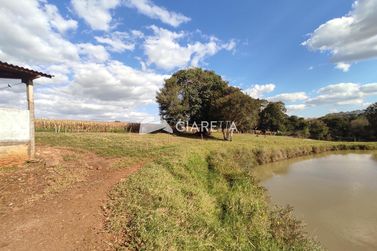 Ch&aacute;cara &agrave; venda - 920m&sup2; - ZONA RURAL