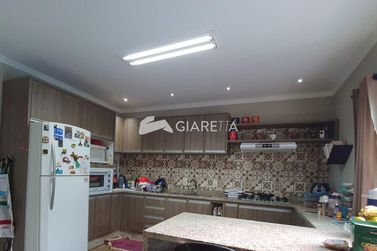 Sobrado &agrave; venda - 240m&sup2; - JARDIM PARIZOTTO