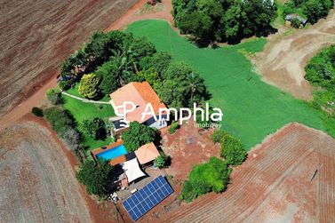 Terreno &agrave; venda - 90m&sup2; - Centro
