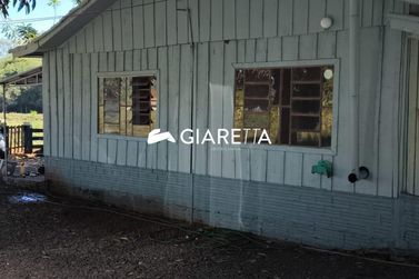 Ch&aacute;cara &agrave; venda - 48400m&sup2; - ZONA RURAL