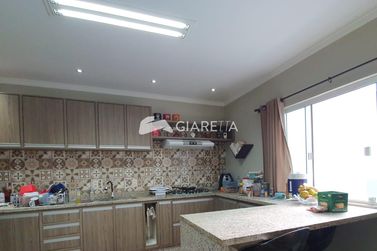 Sobrado &agrave; venda - 240m&sup2; - JARDIM PARIZOTTO