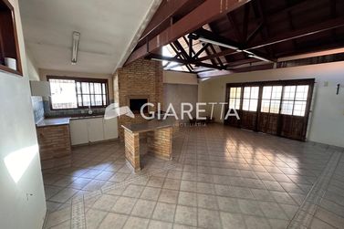 Casa para alugar - 300m&sup2; - CENTRO