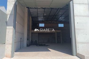 Sal&atilde;o Comercial para alugar - 180m&sup2; - VILA OPERARIA