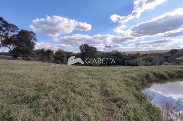Ch&aacute;cara &agrave; venda - 920m&sup2; - ZONA RURAL