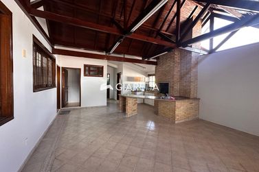Casa para alugar - 300m&sup2; - CENTRO