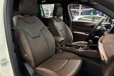 Jeep Commander
