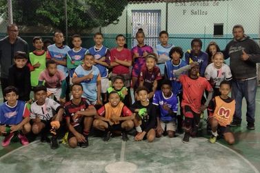 Escolinha de Futebol no Cantagalo: O Projeto que Transforma Vidas na Comunidade