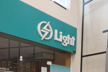 Teto de ag&ecirc;ncia da Light desaba no Centro de Tr&ecirc;s Rios