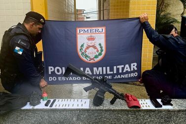 Pol&iacute;cia Militar apreende fuzil e muni&ccedil;&otilde;es no bairro Purys, em Tr&ecirc;s Rios