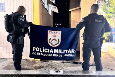 PM apreende tablete de maconha ap&oacute;s den&uacute;ncia no Jardim Primavera