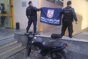 Jovem &eacute; detido ap&oacute;s fuga com motocicleta sem placa em Areal
