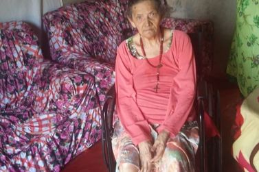 Filha faz apelo por cadeira de rodas para a m&atilde;e que reside em Lovat
