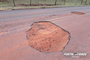 Motoristas sofrem com quantidade de buracos entre Tapira e Nova Ol&iacute;mpia