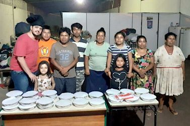 Volunt&aacute;rios realizam ceia de Natal para 51 pessoas carentes em Cianorte