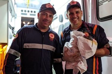 Beb&ecirc; 'apressadinha' nasce em ambul&acirc;ncia a caminho do hospital, em Cianorte