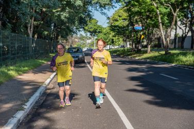 Aos 73 anos, idosas corredoras dão exemplo de vitalidade nas ruas em Umuarama