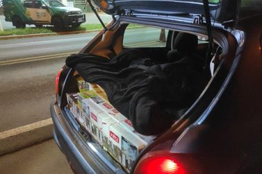 Homem é preso transportando quase 80 pacotes de cigarros em Alto Paraíso