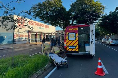 Motociclista sofre suspeita de fratura na costela após acidente em Umuarama