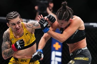 Umuaramense Jéssica Bate-Estaca vence no UFC 300, em Las Vegas; VÍDEO